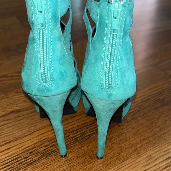 Like New Strappy Sandals - Picture 8 of 8